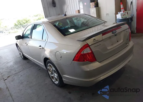 2010 Ford Fusion Se z USA, uszkodzony, nr VIN 3FAHP0HG7AR233848